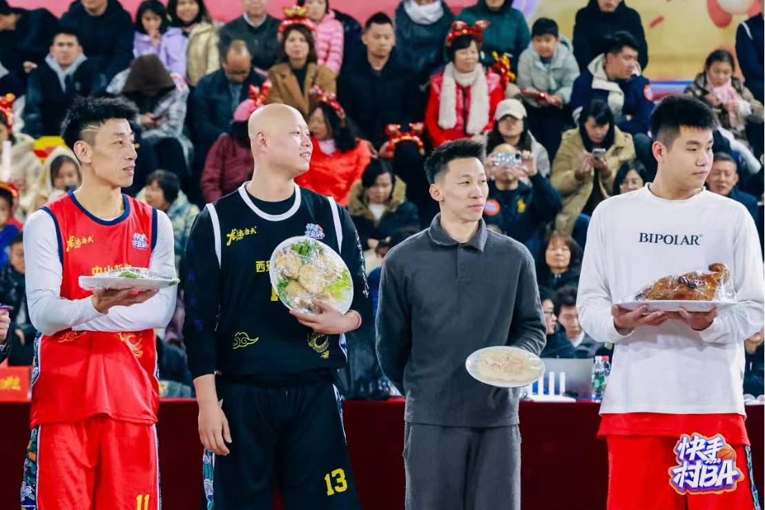 4支球队队名各具特色,分别是中山扣肉队、佛山鱼生队、北京烤鸭队和西安肉夹馍队。来源:受访方供图